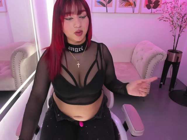 Nahomi-velmont live cam on BongaCams
