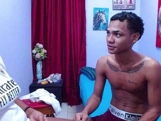 blacktwinks live cam on BongaCams
