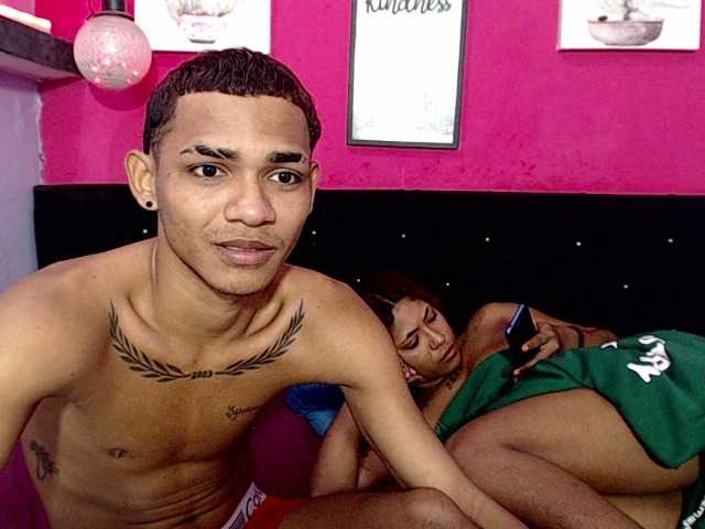 blacktwinks live cam on BongaCams