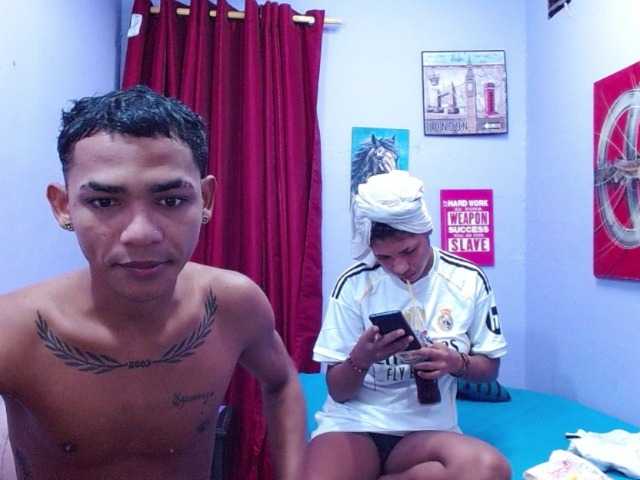blacktwinks live cam on BongaCams
