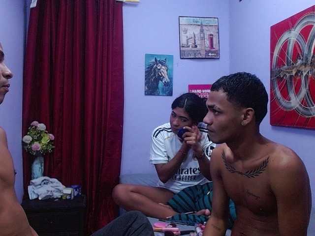 blacktwinks live cam on BongaCams