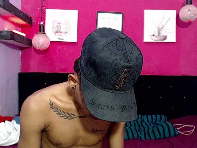 blacktwinks live cam on BongaCams