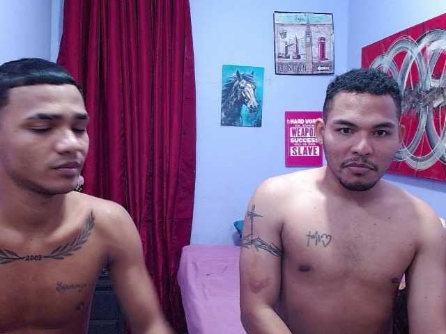 blacktwinks live cam on BongaCams