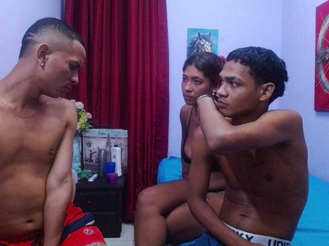 blacktwinks live cam on BongaCams