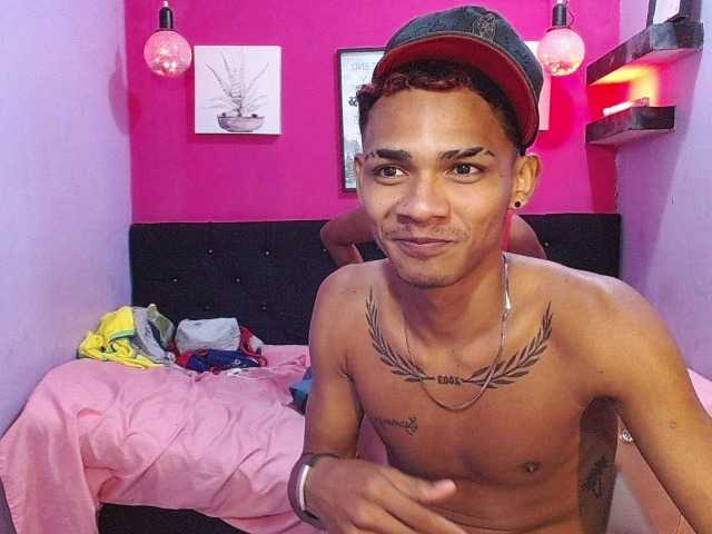 blacktwinks live cam on BongaCams