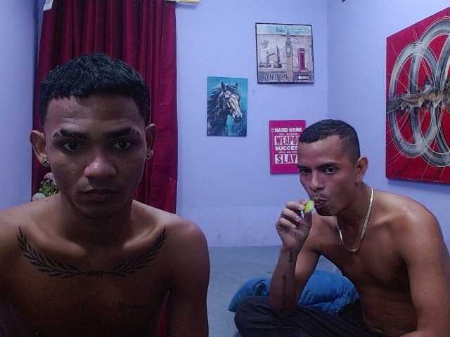 blacktwinks live cam on BongaCams