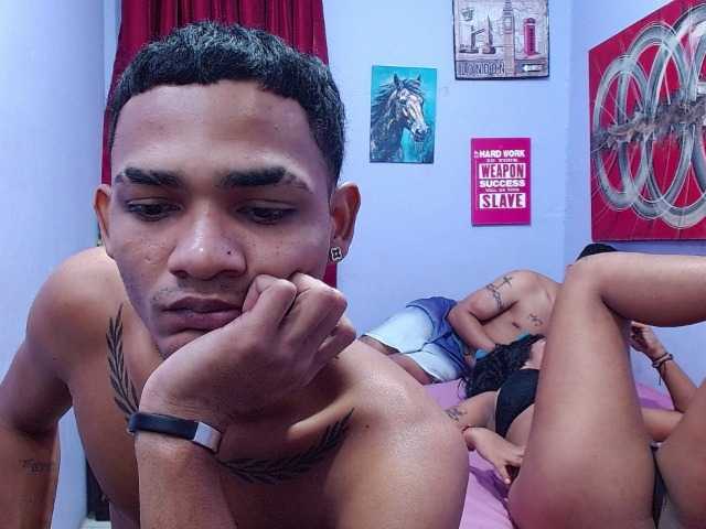 blacktwinks live cam on BongaCams