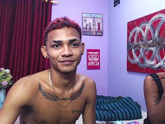 blacktwinks live cam on BongaCams
