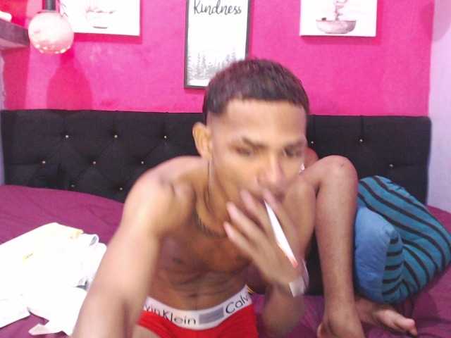 blacktwinks live cam on BongaCams