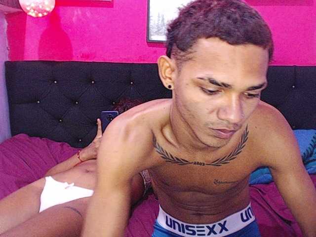 blacktwinks live cam on BongaCams