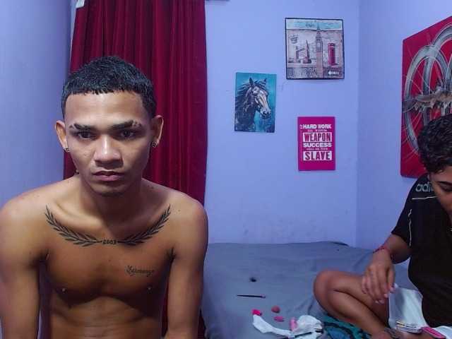 blacktwinks live cam on BongaCams
