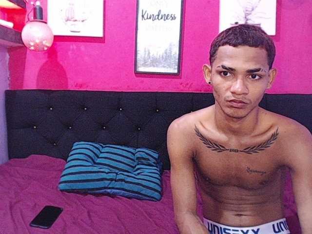 blacktwinks live cam on BongaCams