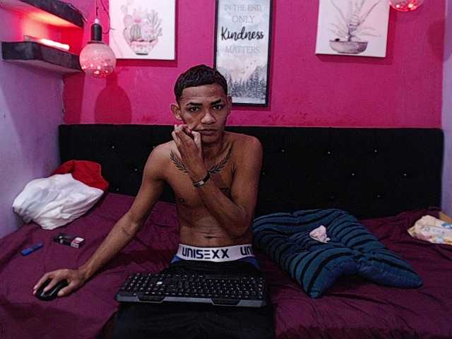 blacktwinks live cam on BongaCams
