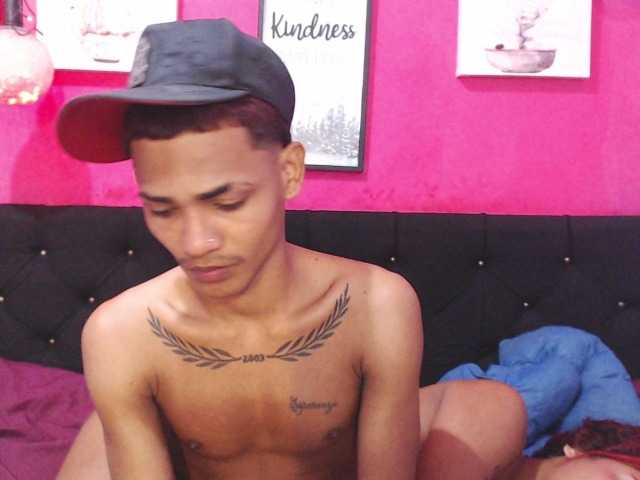 blacktwinks live cam on BongaCams