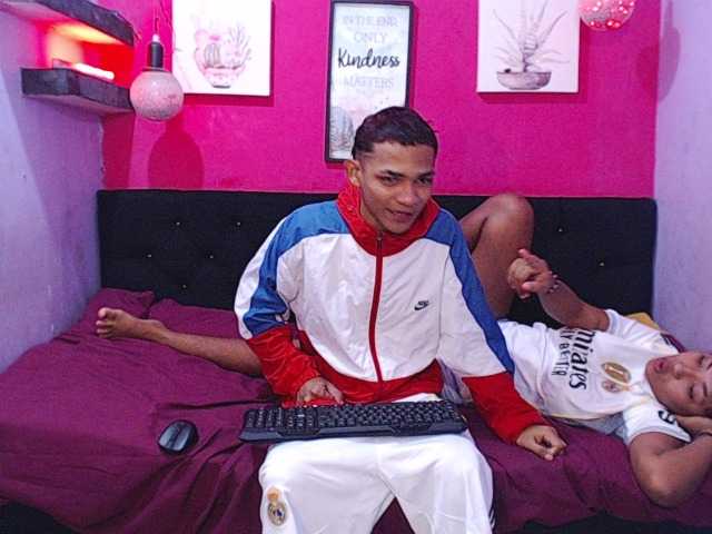 blacktwinks live cam on BongaCams