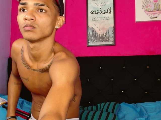 blacktwinks live cam on BongaCams