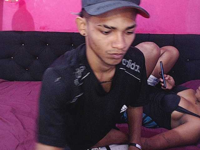 blacktwinks live cam on BongaCams