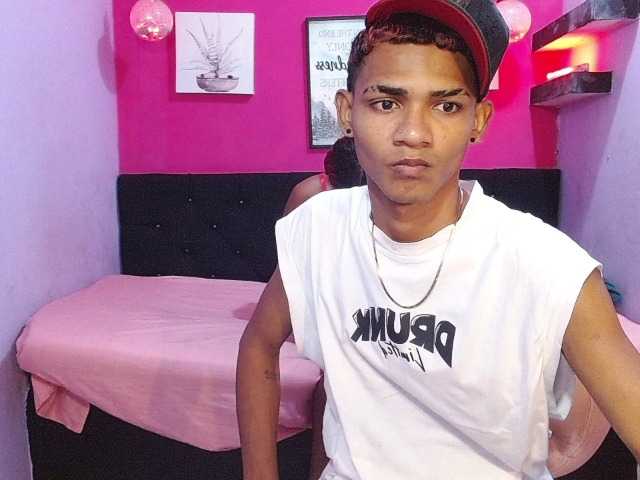 blacktwinks live cam on BongaCams