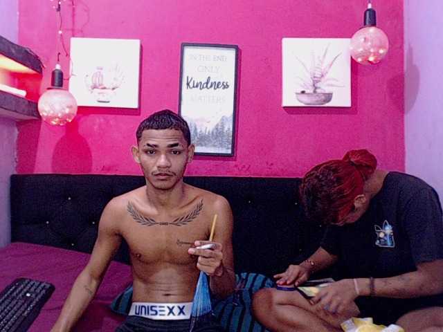 blacktwinks live cam on BongaCams