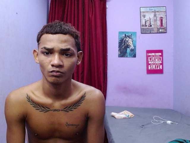 blacktwinks live cam on BongaCams