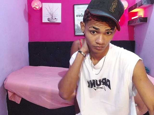 blacktwinks live cam on BongaCams
