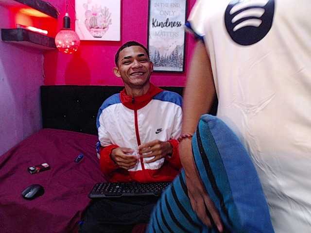 blacktwinks live cam on BongaCams