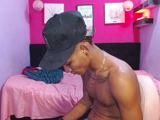 blacktwinks live cam on BongaCams