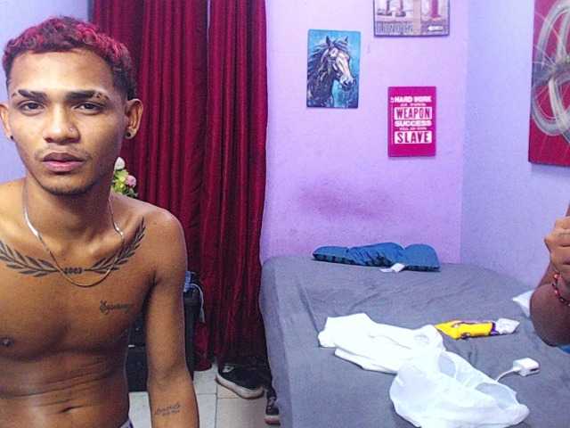 blacktwinks live cam on BongaCams