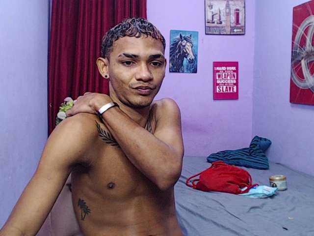 blacktwinks live cam on BongaCams