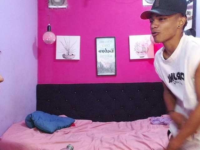 blacktwinks live cam on BongaCams