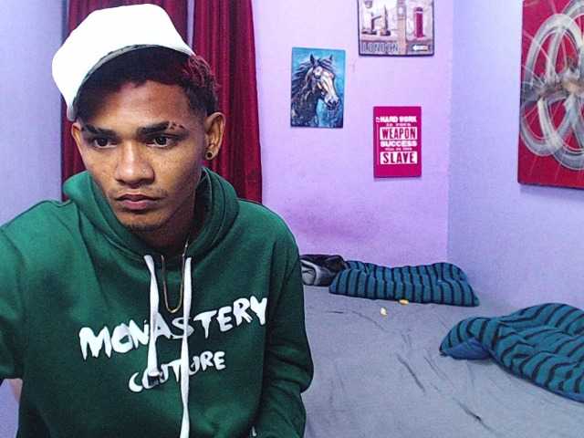 blacktwinks live cam on BongaCams