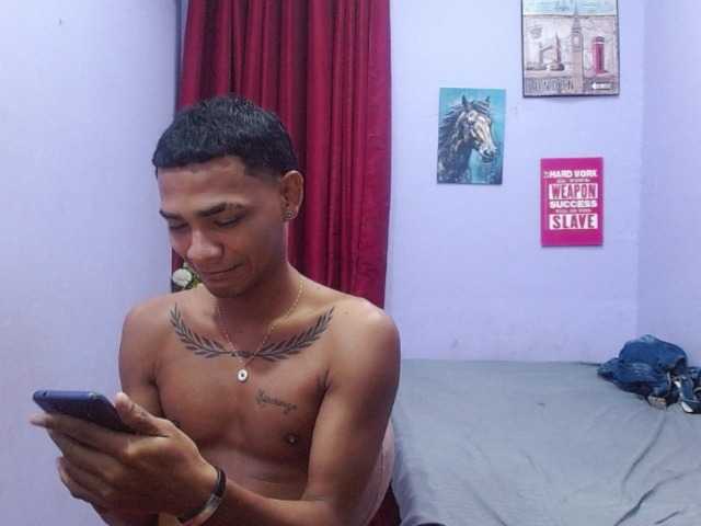 blacktwinks live cam on BongaCams