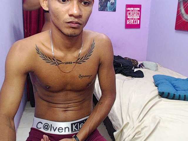 blacktwinks live cam on BongaCams