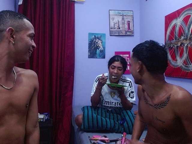 blacktwinks live cam on BongaCams