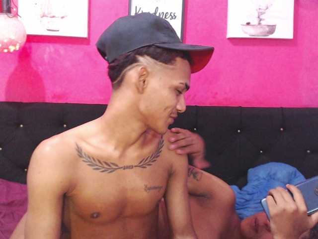 blacktwinks live cam on BongaCams