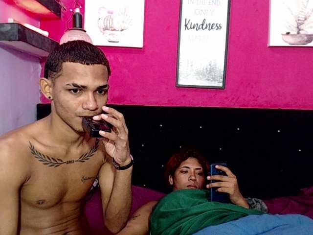 blacktwinks live cam on BongaCams