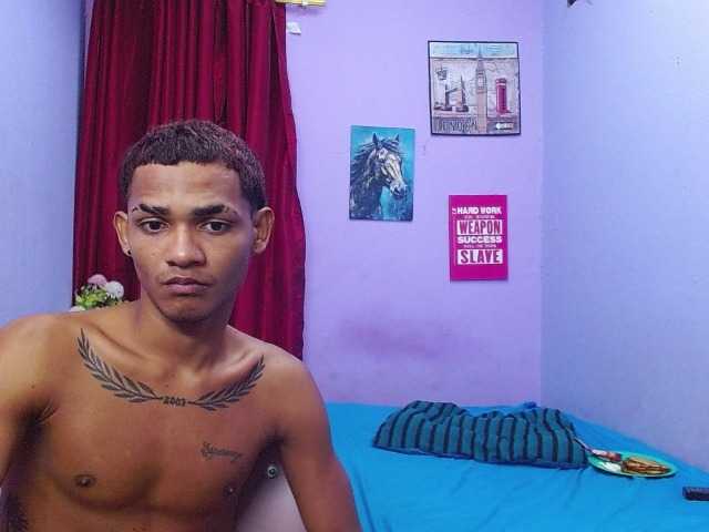 blacktwinks live cam on BongaCams