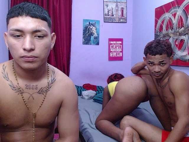 blacktwinks live cam on BongaCams
