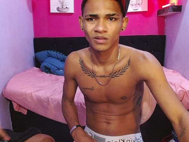 blacktwinks live cam on BongaCams