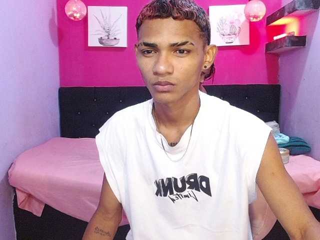 blacktwinks live cam on BongaCams