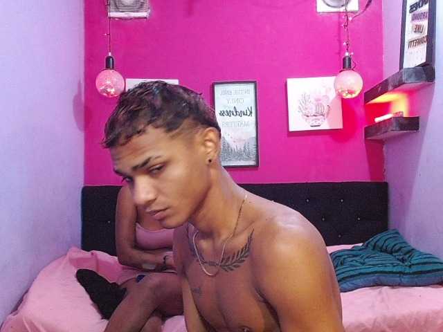 blacktwinks live cam on BongaCams