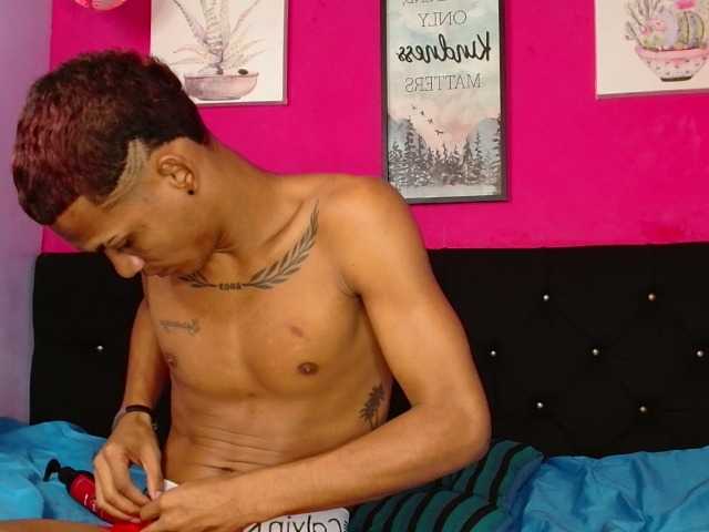 blacktwinks live cam on BongaCams