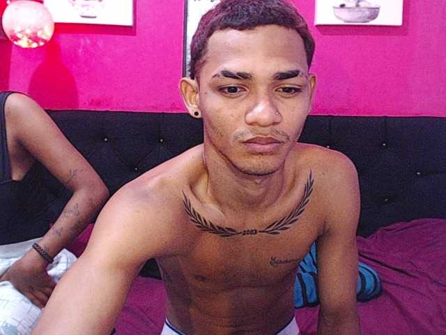 blacktwinks live cam on BongaCams