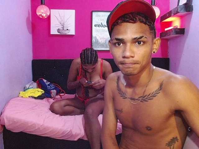 blacktwinks live cam on BongaCams