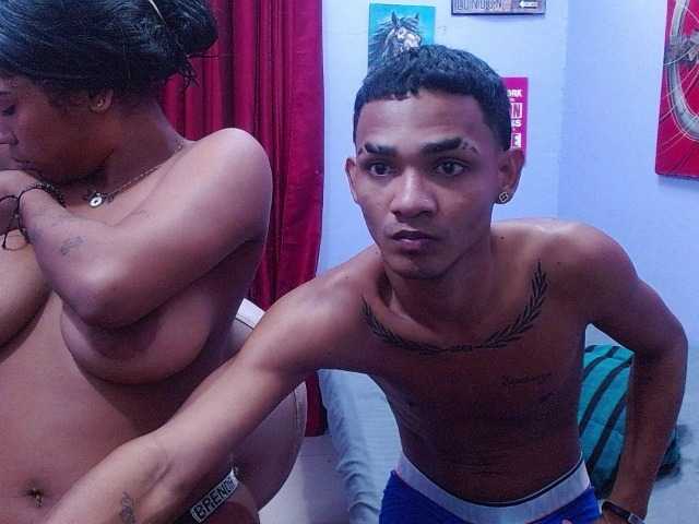 blacktwinks live cam on BongaCams