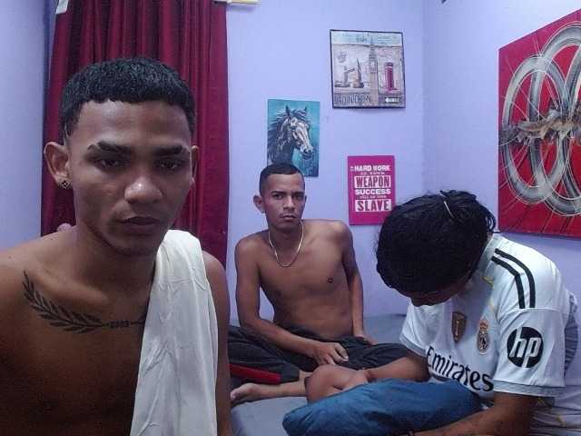 blacktwinks live cam on BongaCams