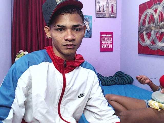 blacktwinks live cam on BongaCams