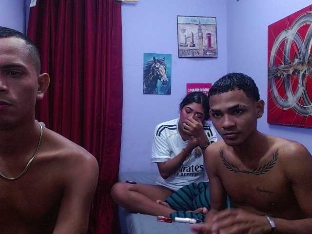 blacktwinks live cam on BongaCams