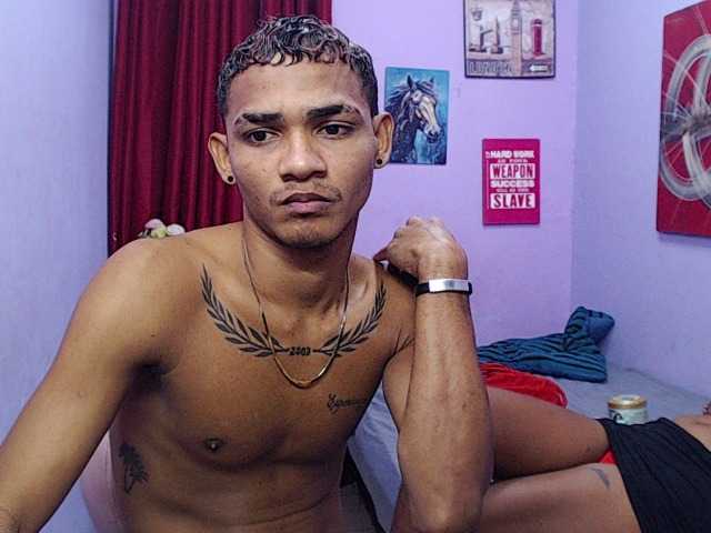 blacktwinks live cam on BongaCams
