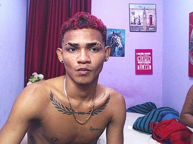 blacktwinks live cam on BongaCams